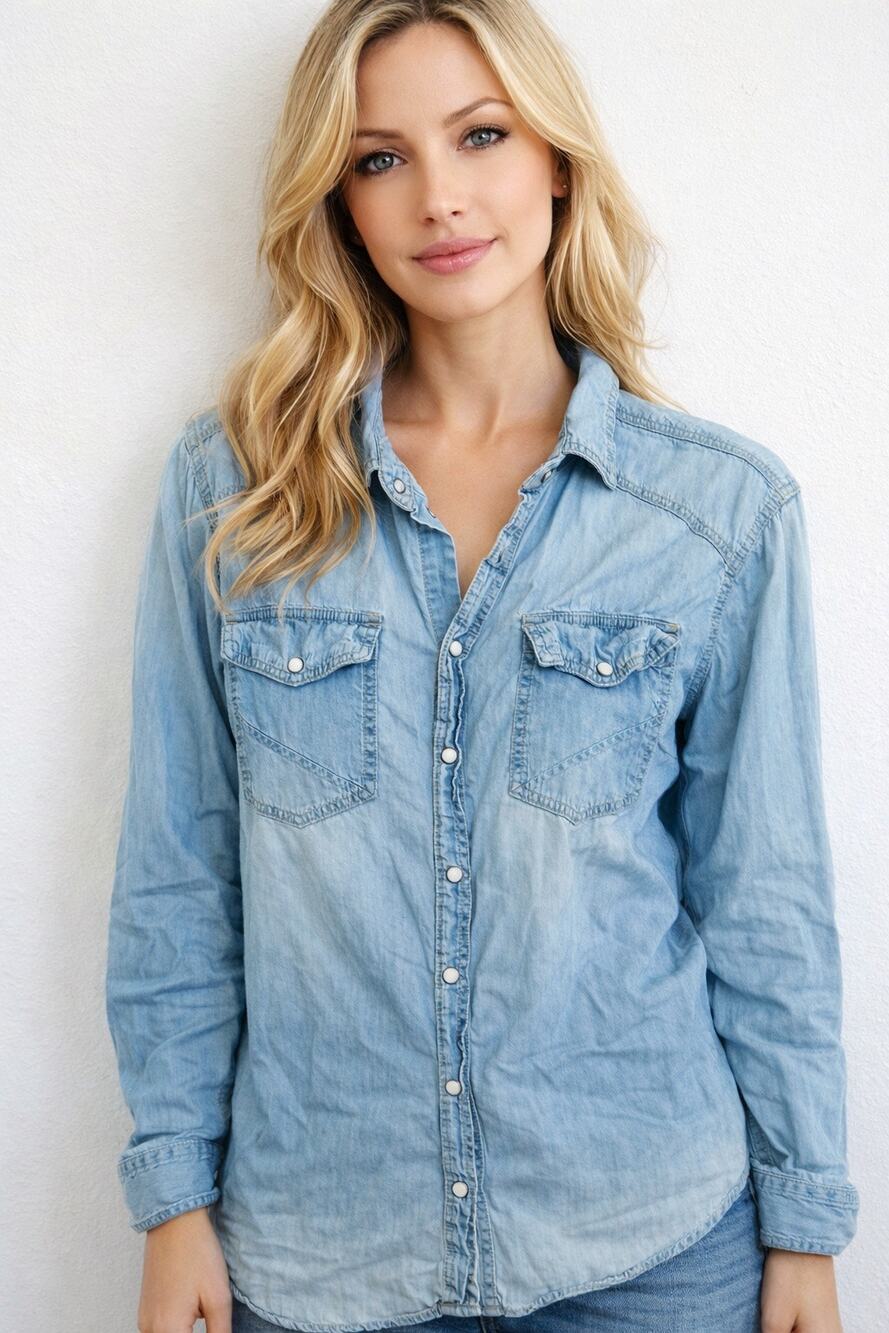 SILVER JEANS Co Medium Blue Wash Pearl Snap Womens Button Up Denim Shirt sz XL
